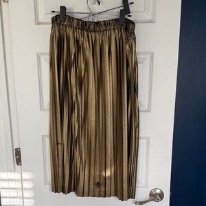 Francesca's Collections Metallic Gold Pleated Midi Skirt